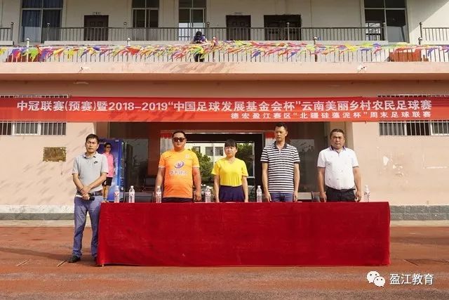孔帕尼在发布会中担任金玟哉的翻译